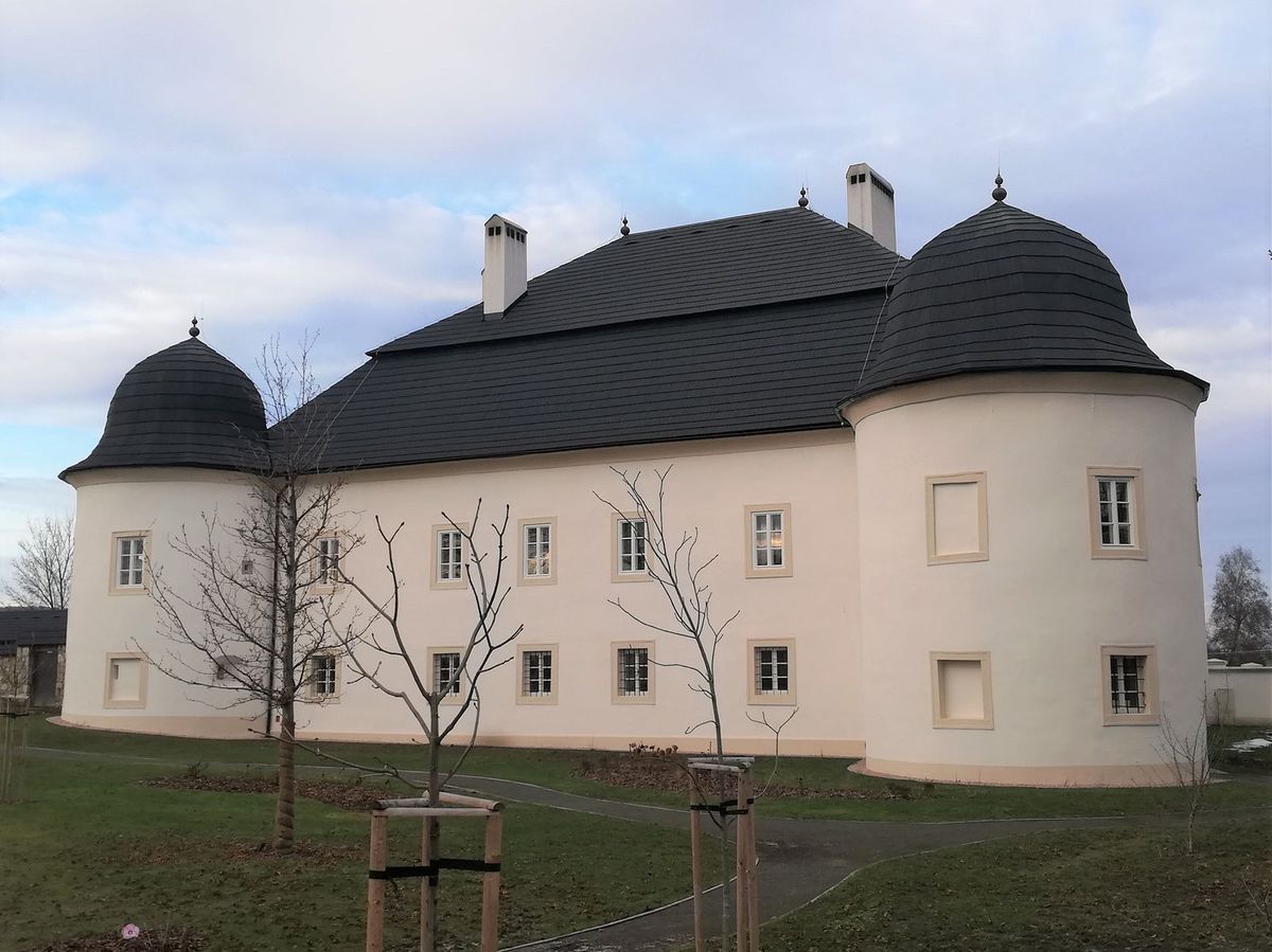 kastielostroluckych - Čo je v okolí